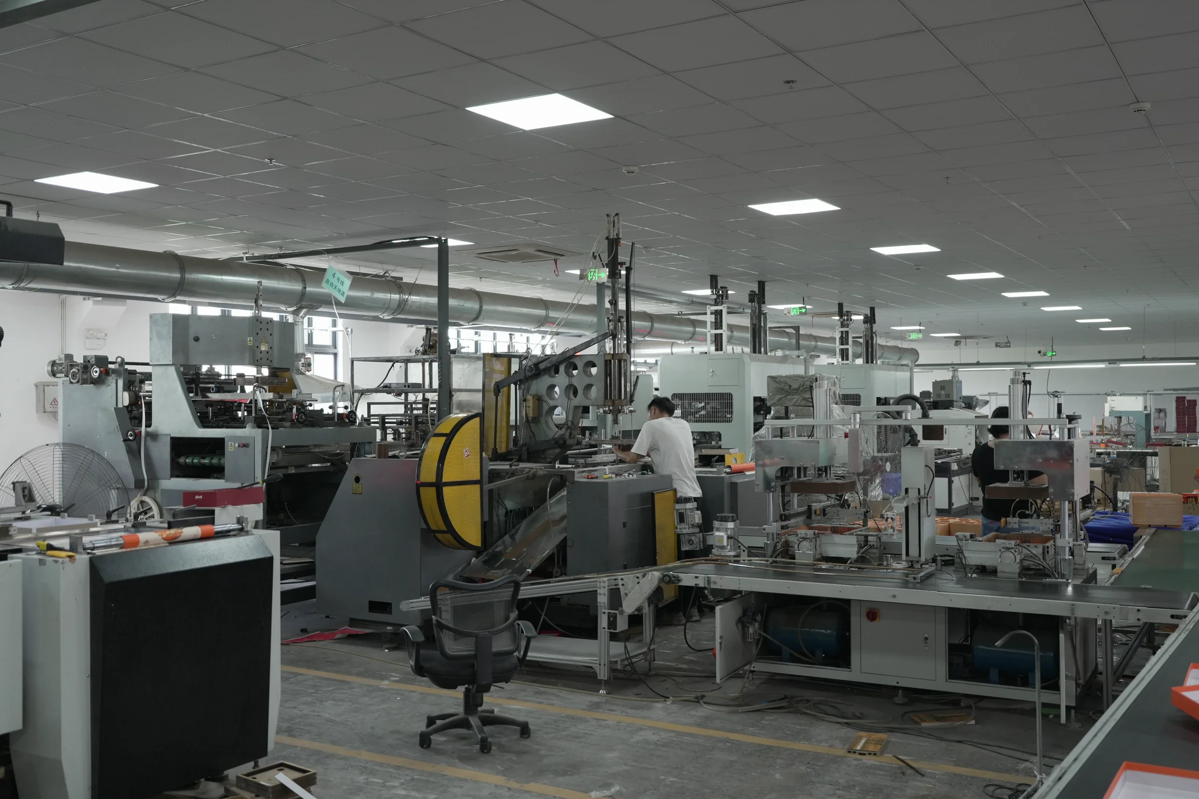 Corner pasting machine